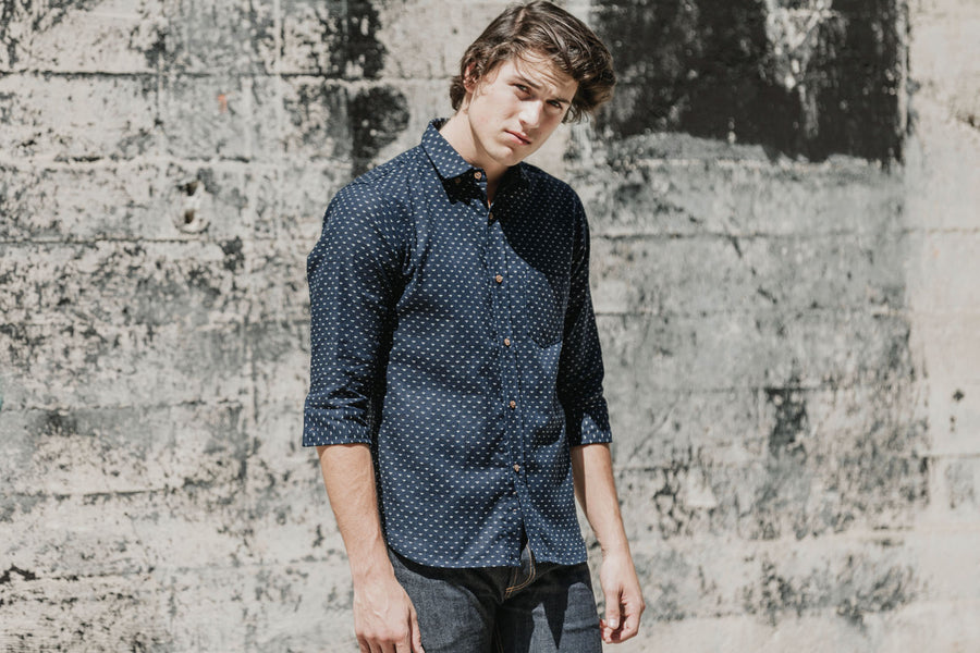 Man wearing 3/4 sleeve shirt