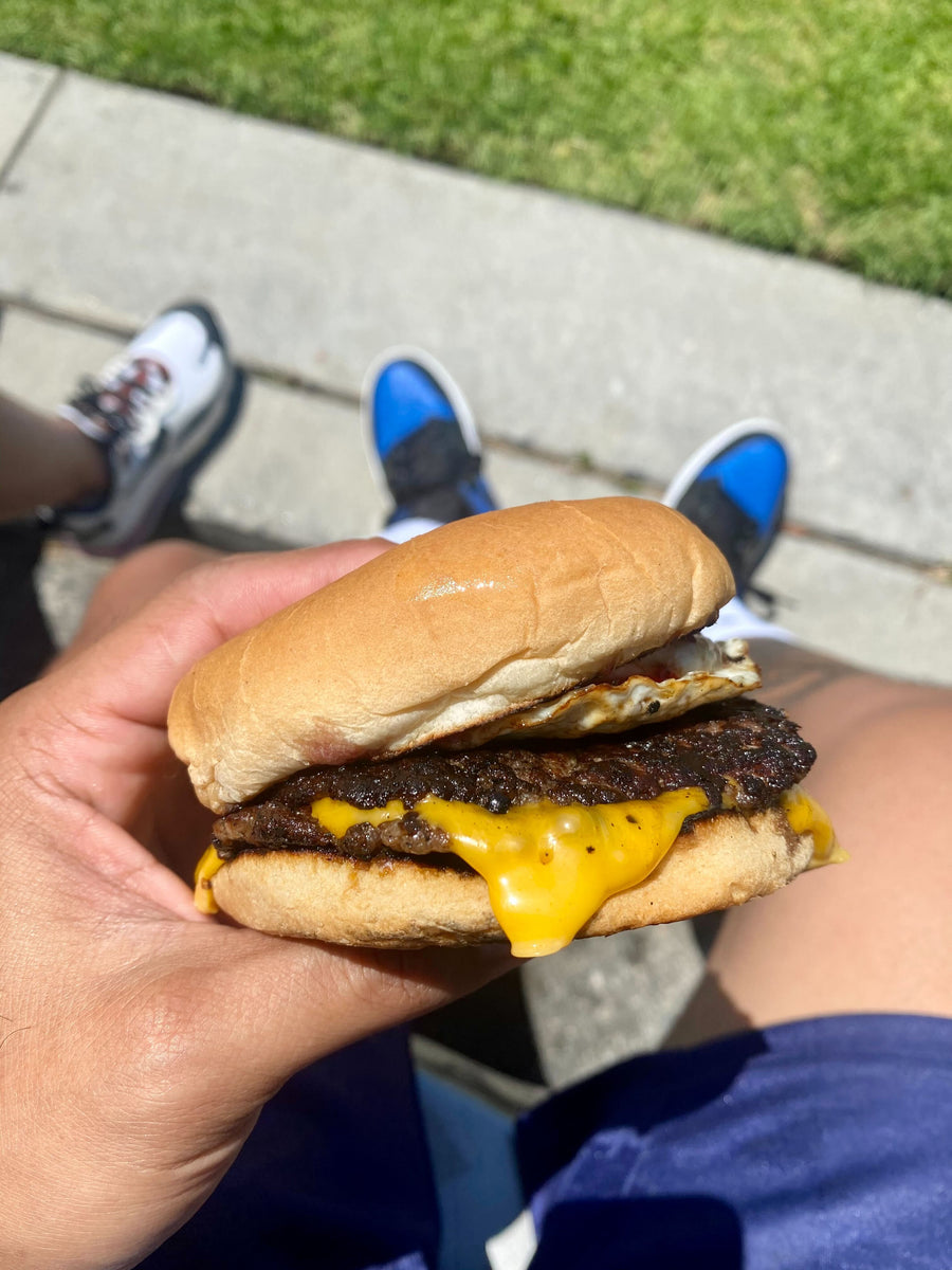 A cheeseburger.